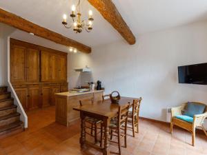 Maisons de vacances Charming Holiday Home in Tautavel with Balcony : photos des chambres