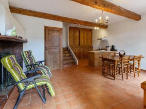 Maisons de vacances Charming Holiday Home in Tautavel with Balcony : photos des chambres