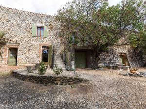 Maisons de vacances Charming Holiday Home in Tautavel with Balcony : photos des chambres