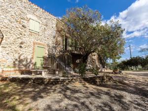 Maisons de vacances Charming Holiday Home in Tautavel with Balcony : photos des chambres