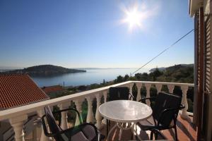 One-Bedroom Apartment with Terrace and Sea View room in Apartments by the sea Kali Ugljan - 8202