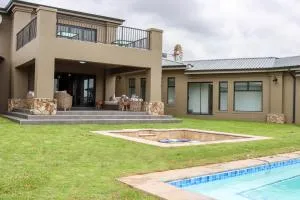 Stone`s Throw Manor - Мулдесдрифт