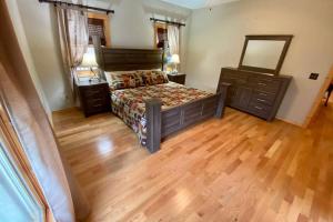 Riverside Lodge on the River