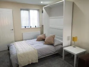 M60 Modern Studio Appartment with free parking - 登顿