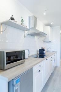 Studio Suite near Lake with Jacuzzi