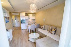 Two bedroom apartment with Sea view room in Apartments Leone Lukas