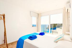 Seafront Villa Bellavista with heated pool by DadoVillas