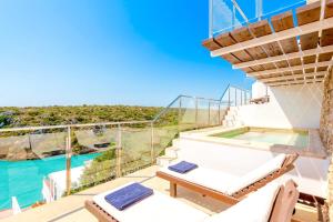 Seafront Villa Bellavista with heated pool by DadoVillas