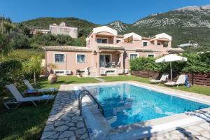 Villa Renata -Pool, Large Garden & Free Parking, 2 Minutes Walk from The Beach