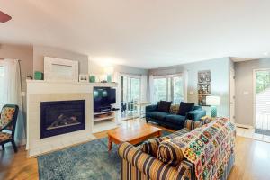 Two-Bedroom Apartment room in Sea Colony Pine Lake II
