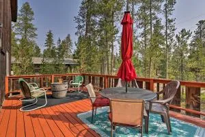 Walk to Town Updated Frisco Cabin with 2 Decks! - Masontown