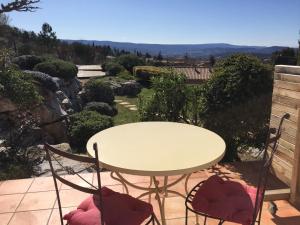 Maisons d'hotes AU PIED DU VENTOUX : photos des chambres