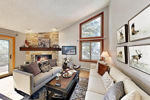 Three-Bedroom Townhouse room in Stone Creek Townhome - Near Slopes & Lake! townhouse