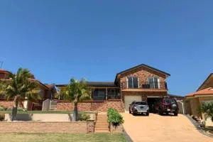 Shellharbour. Ocean, lake and mountain view - Tullimbar