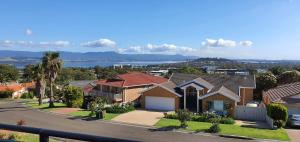 Shellharbour. Ocean, lake and mountain view