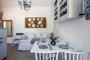 Maison Triantatria Milos Greece