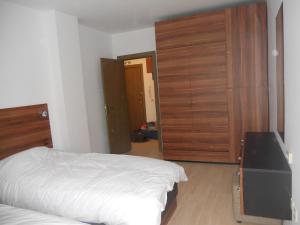 Roys Apartment in St John Park