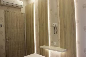 Homey and Chic 2BR Apartment Newton Residence Bandung By Travelio