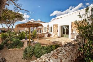 Deluxe Double  Room - Mahon Garden room in Menorca Experimental