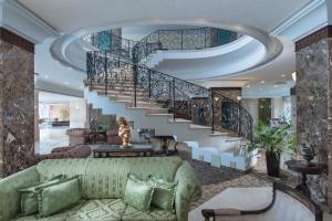 The Palace Hotel, Sunny Day