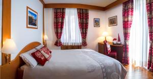 Double or Twin Room with Mountain View
