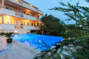 Apartments with pool Ivana Krk