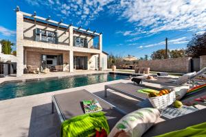 Villa Art Renata with Pool & Sauna