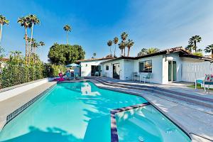 Four-Bedroom House room in Mid-Century Modern Retreat - Private Pool Oasis home