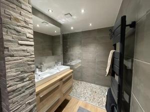 Appartements Aux Pierres Du Clos - Les 3 Vallees : photos des chambres