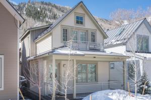 Deluxe Apartment room in Gondola Townhomes 340A by Alpine Lodging Telluride