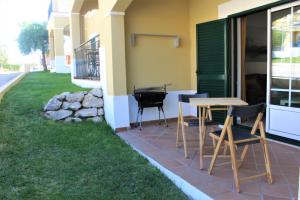 5B Sra da Rocha - Casas & Papeis