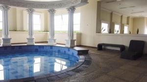 Strategic 1BR The Boulevard Apartment with Luxurious Design By Travelio