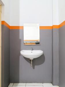 RedDoorz At Merdeka Street Garut