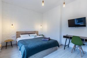 ROMANTIC Apartments- view of the Town Hall