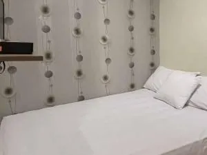 Aimer Guest House Syariah Mitra RedDoorz - 西冷