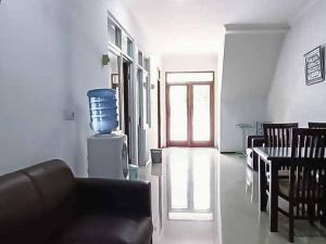 Aimer Guest House Syariah Mitra RedDoorz