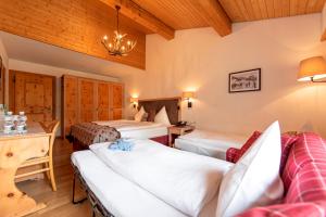 Triple Room room in Hotel Steinbock Pontresina