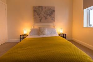 The Ella Fitzgerald - Modern 2 Bedroom Apartment, super close to City Centre