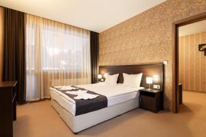 One-Bedroom Suite with Balcony room in Paradise SPA Hotel