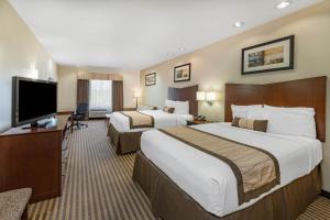 Queen Room with Two Queen Beds and Bath Tub - Mobility/Hearing Accessible - Non-Smoking room in Baymont by Wyndham Victoria