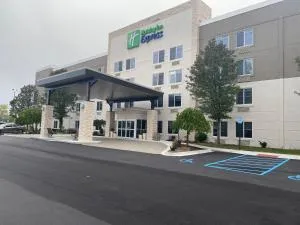 Holiday Inn Express Wixom by IHG - Whitmore Lake