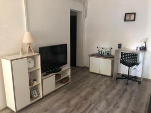 Cozy Place 5a-Self Check in & out-HBO MAX