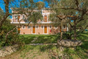 Kavos Psarou Studios & Apartments