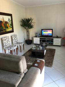 Casa com piscina e vista para o MAR