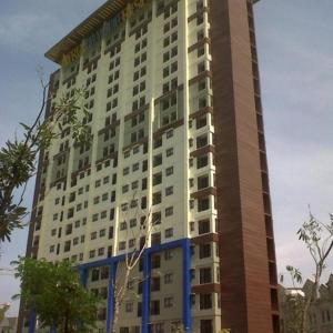 Fully Furnished with Comfortable Design 2BR Apartment Atria Residences By Travelio