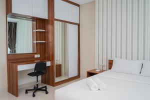 Chic and Strategic Studio Brooklyn Alam Sutera Apartment By Travelio