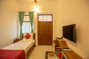KSTDC Hotel Mayura Adilshahi Bijapur