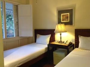 Charming La Casita Mercedes, 5Br and 5TB for Family and Friends Staycation- Read Listing Info