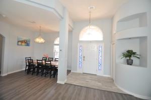 Sunset Bay Beautiful Pool Home - Bring Your Boat or Jet Ski - Canal with Dock- Sleeps 10 - 4 BD - 4hvězdičkové hotely ve městě Palm Coast