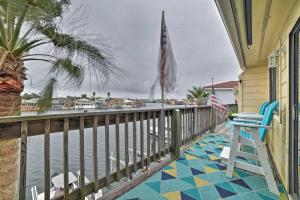 Waterfront Luxury House Dock, Fire Pit and Fishing